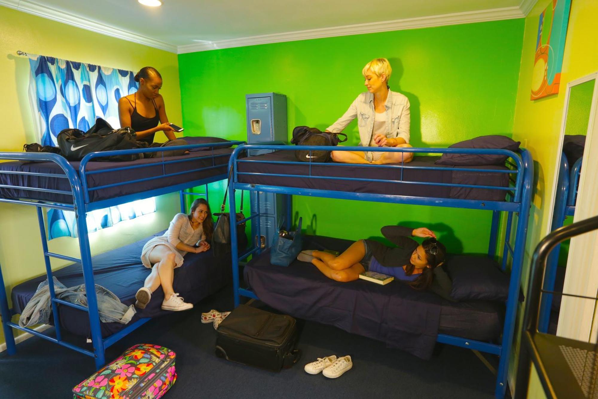 Banana Bungalow Hollywood Hotel & Hostel Лос Анджелис Екстериор снимка
